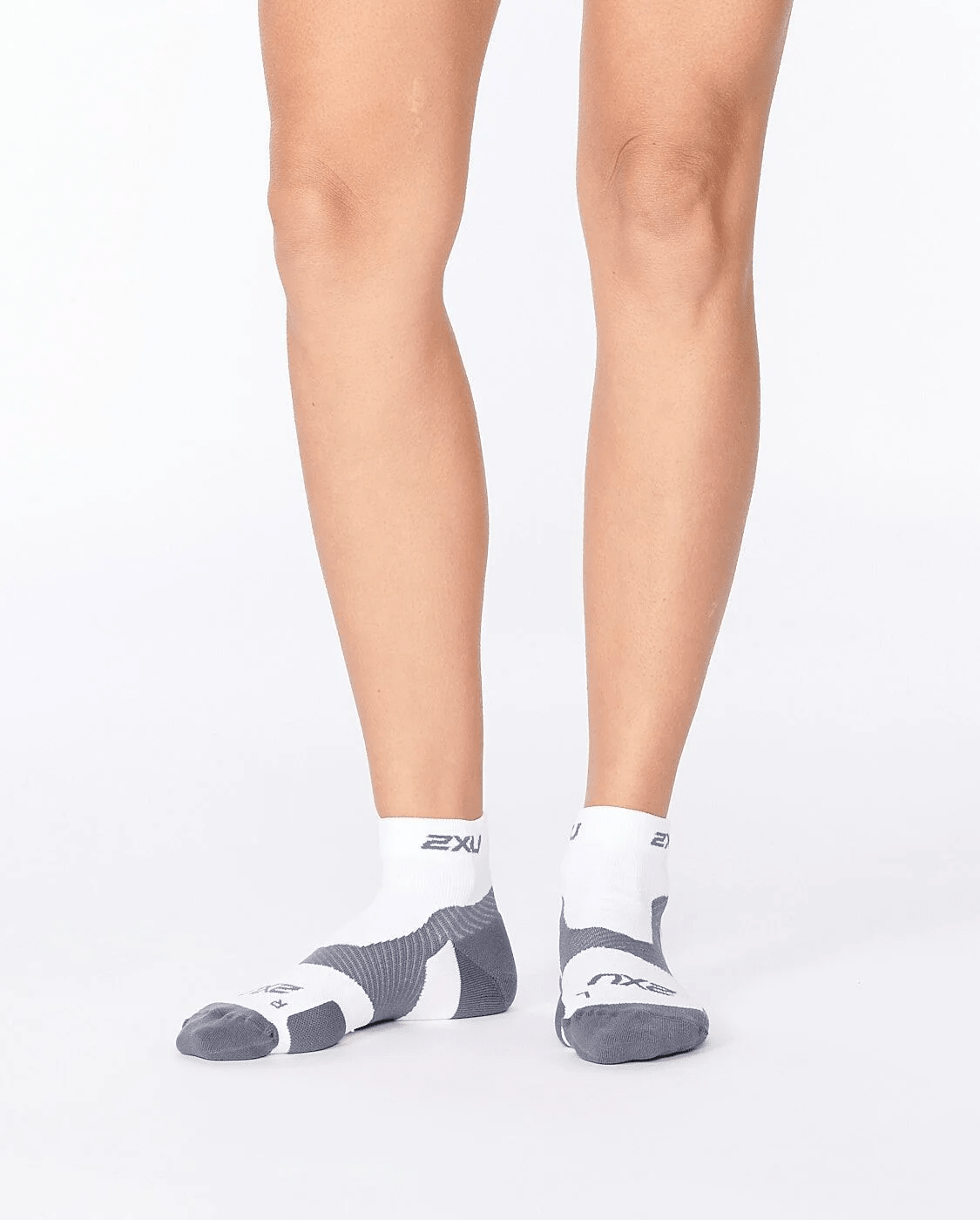 2XU Vectr Light Cush 1/4 Crew Socks | White Grey - 3 - Xciter Sports Apparel