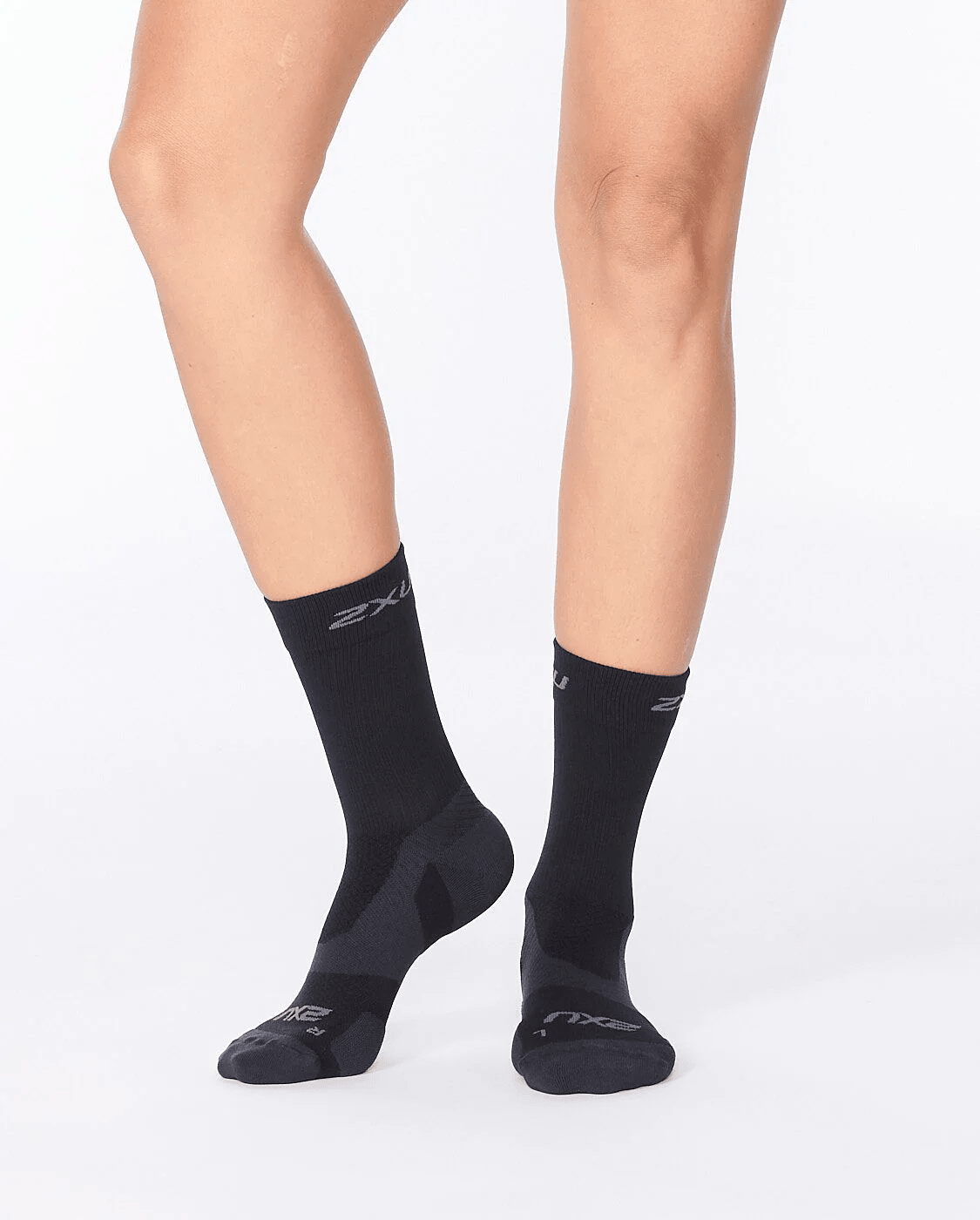 2XU Vectr Light Cushion Crew Socks – Black/Titanium - 3 - Xciter Sports Apparel
