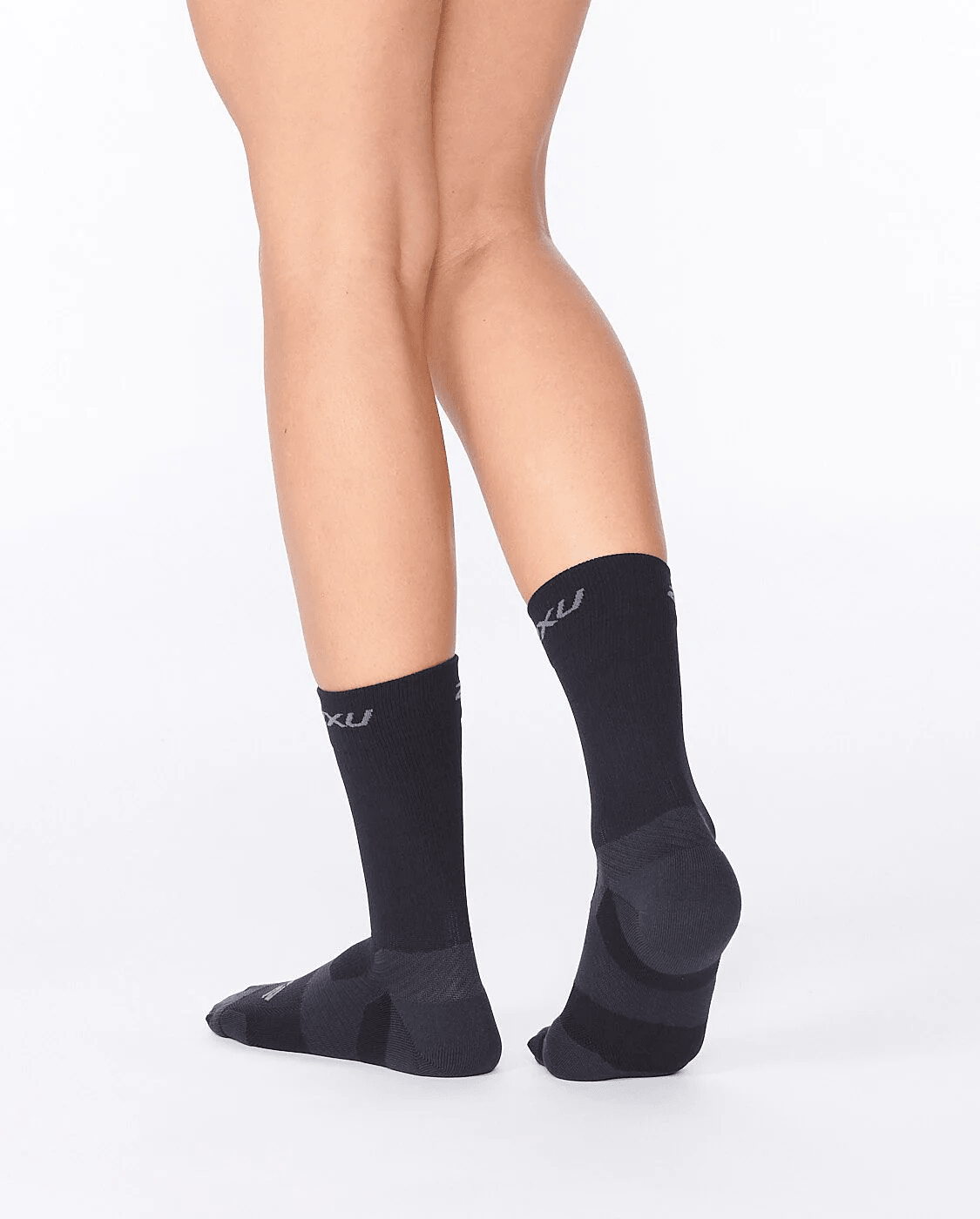 2XU Vectr Light Cushion Crew Socks – Black/Titanium - 4 - Xciter Sports Apparel