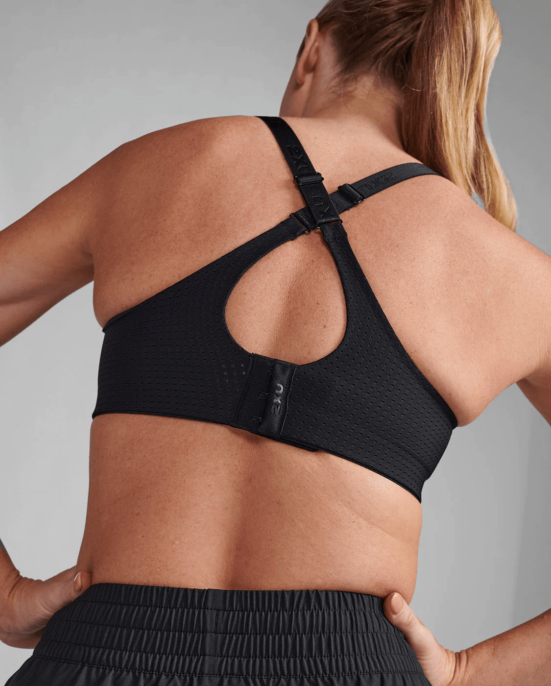 2XU Women's Aero Medium Impact Sports Bra – Racerback, Sweat - Wicking - 2 - Xciter Sports Apparel