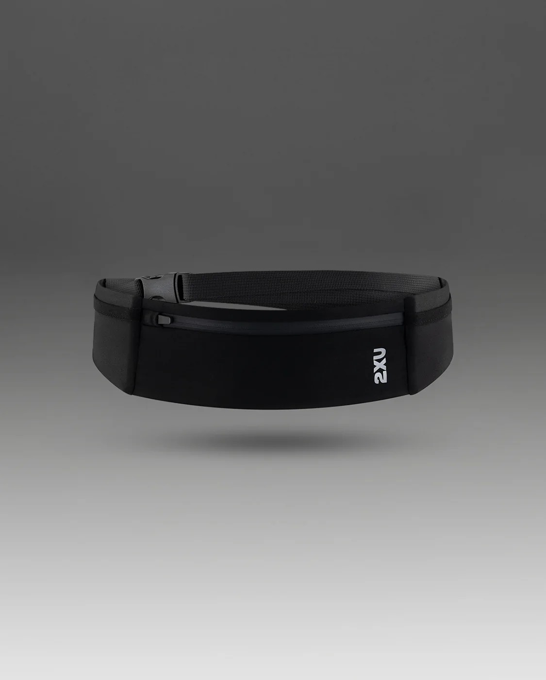 2XU Run Belt in Black/Black Reflective, a flat-fitting stretch running belt.