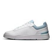 On THE ROGER Advantage men's lifestyle shoe in White / Wash – medial side view