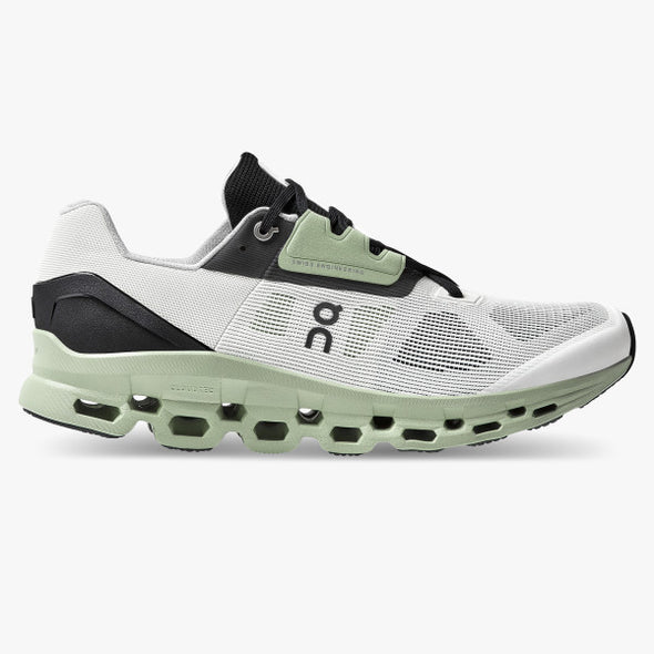 On Cloudstratus White | Black